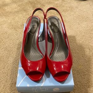 Women’s heels, size 8, color red